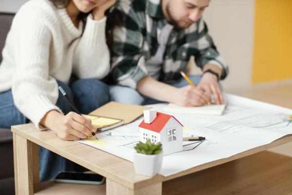 Resale vs Off-Plan Renting: Pros, Cons & Timing Strategy