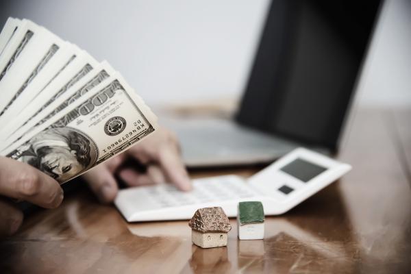 Navigating Currency Fluctuations as an Expat Tenant: What Affects Your Rent in AED
