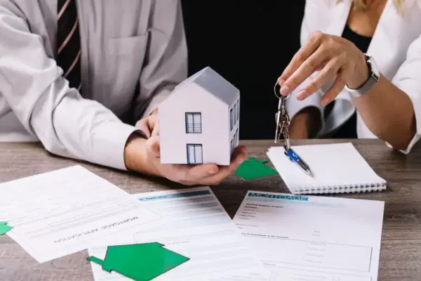 Dubai Rental Security: Understanding Landlord Insurance, Deposits & Guarantees